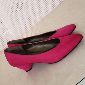 Pre-owned BRUNO MAGLI hot pink pumps/heels #7.5